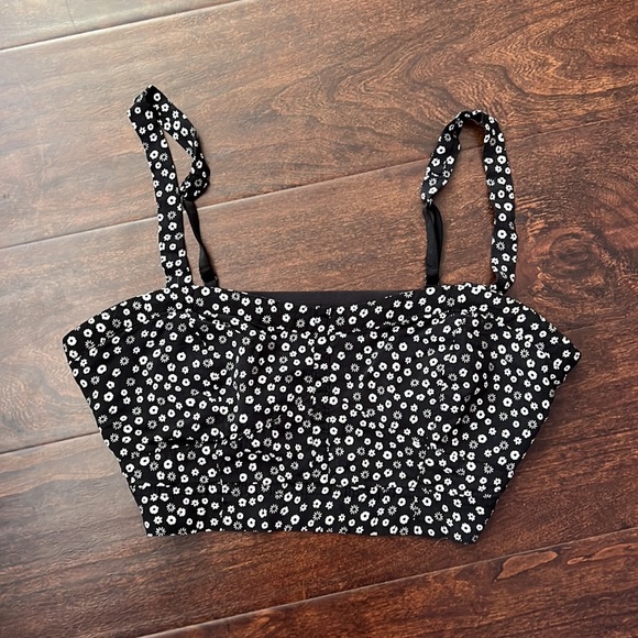 Bethany Mota Ditsy Floral Crop Top - Picture 5 of 8